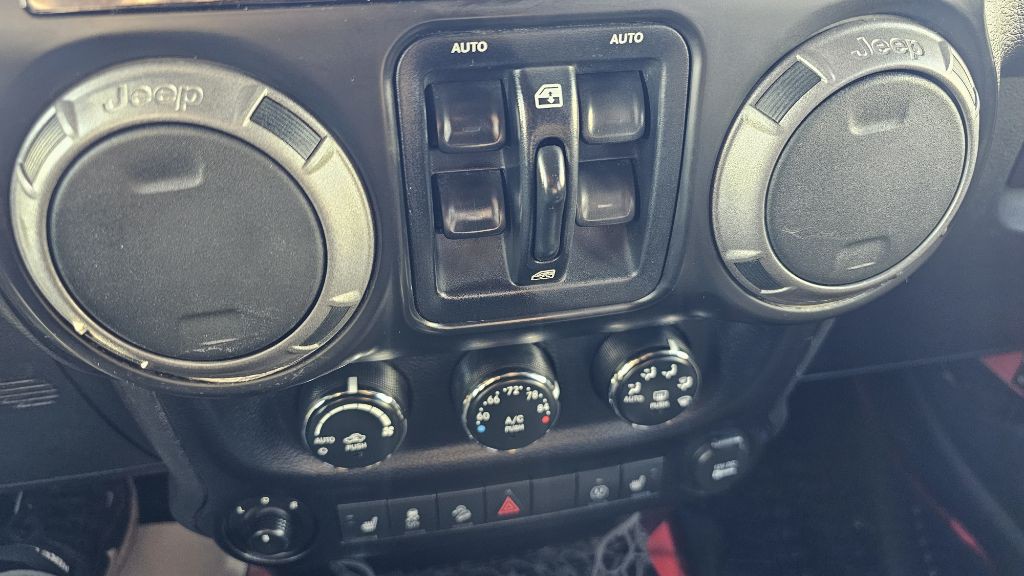 2013 Jeep Wrangler Unlimited Image 18