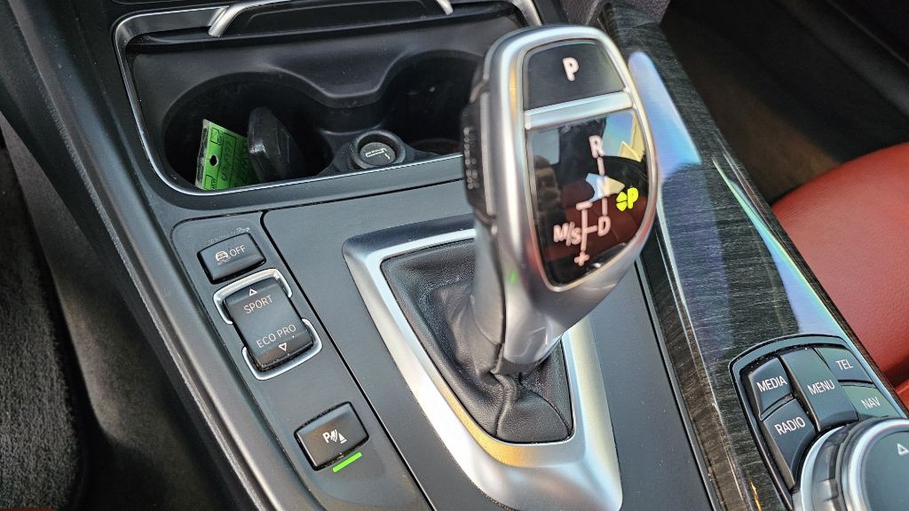 2016 BMW 3 Series Image 21