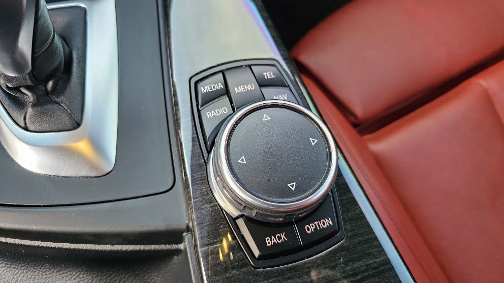 2016 BMW 3 Series Image 22