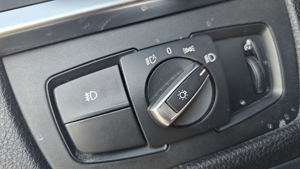 2016 BMW 3 Series Image 26