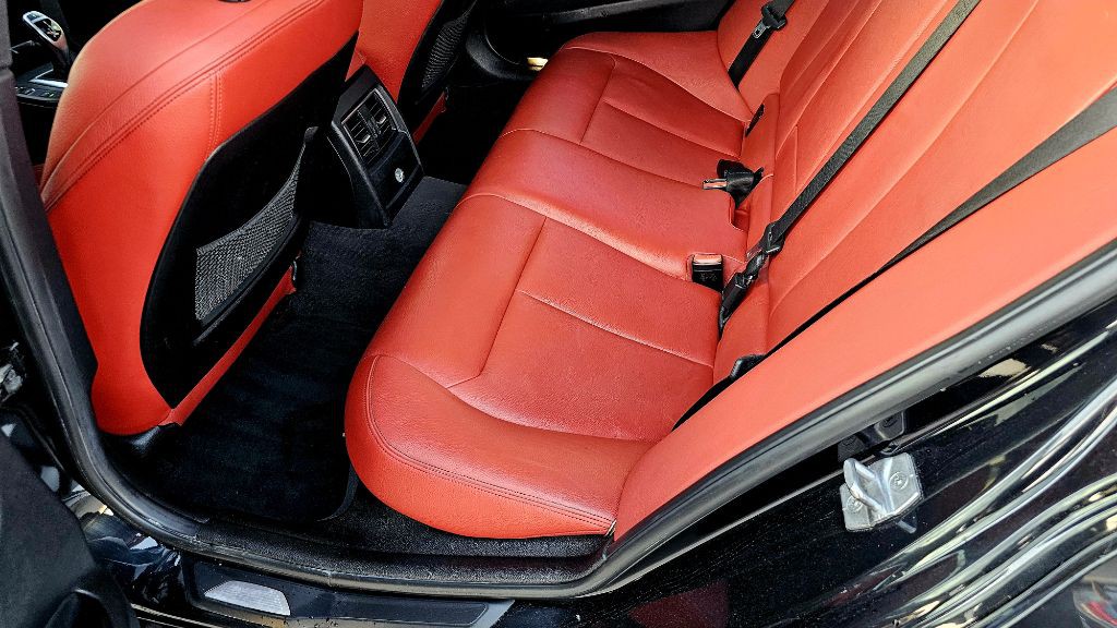 2016 BMW 3 Series Image 30