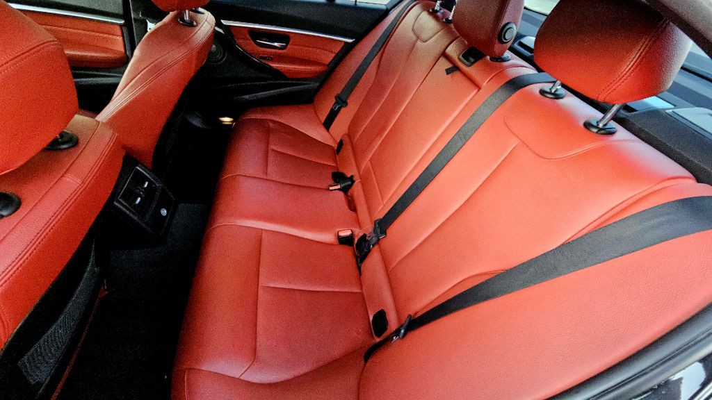 2016 BMW 3 Series Image 32