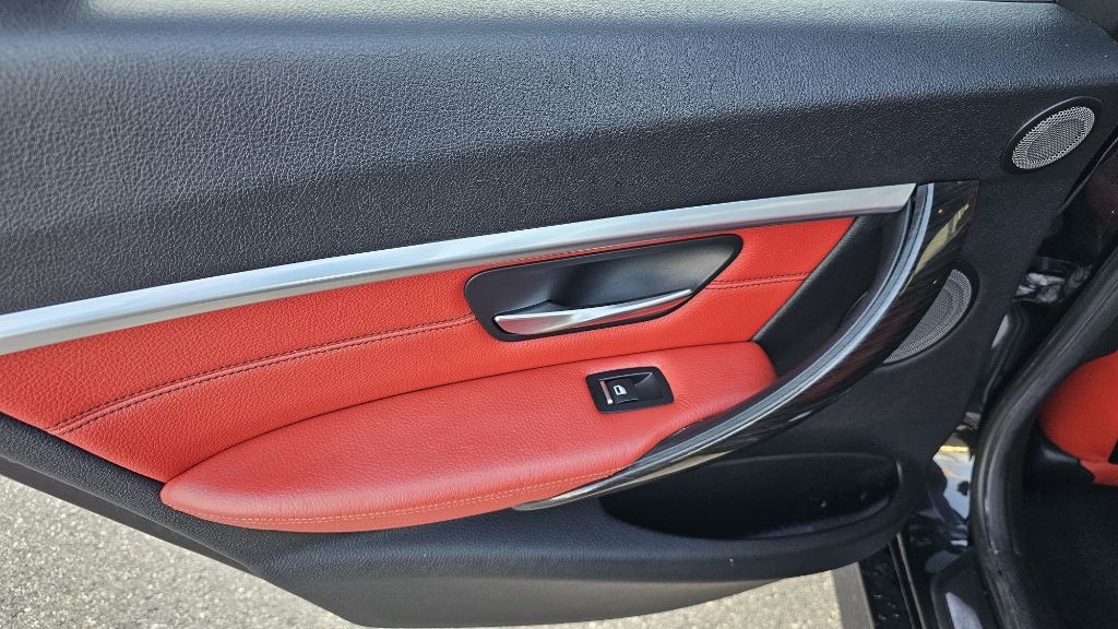 2016 BMW 3 Series Image 33