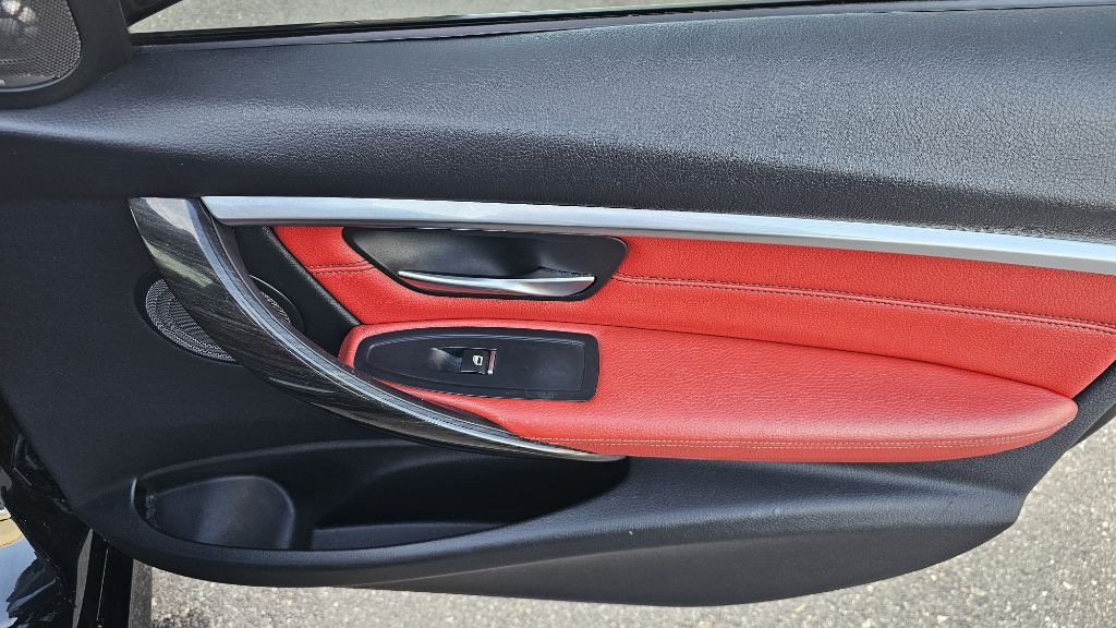 2016 BMW 3 Series Image 37