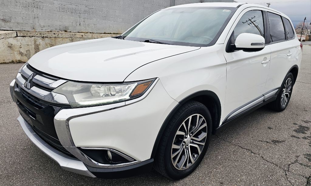 2017 Mitsubishi Outlander Image 1