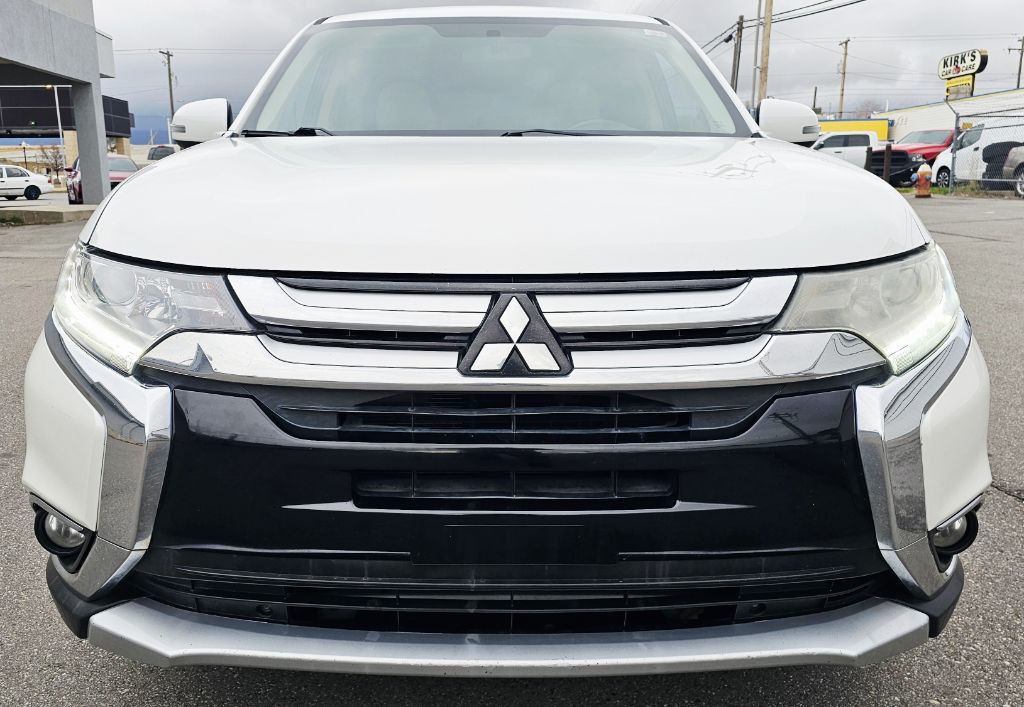 2017 Mitsubishi Outlander Image 2