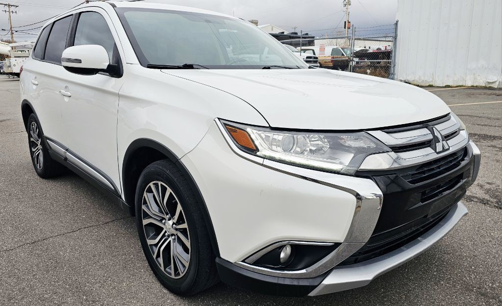2017 Mitsubishi Outlander Image 3