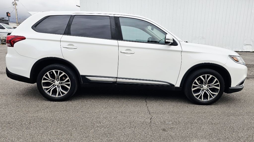 2017 Mitsubishi Outlander Image 4