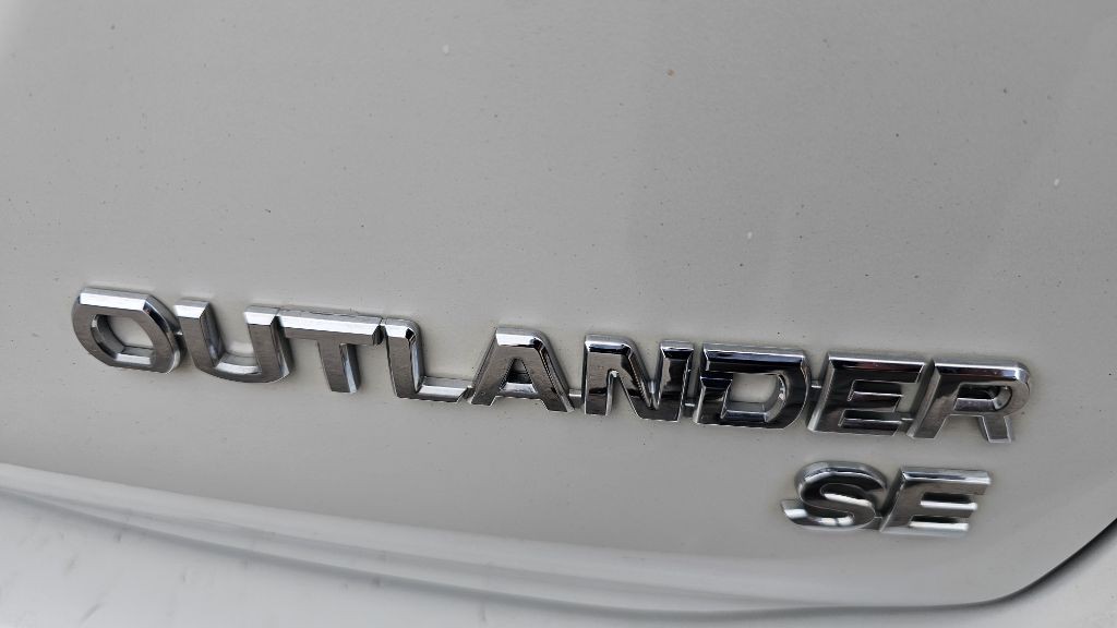 2017 Mitsubishi Outlander Image 10