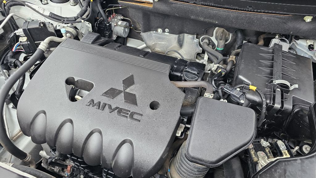 2017 Mitsubishi Outlander Image 11