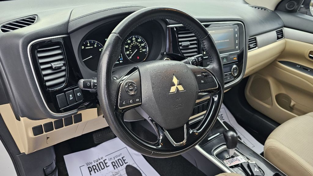 2017 Mitsubishi Outlander Image 15