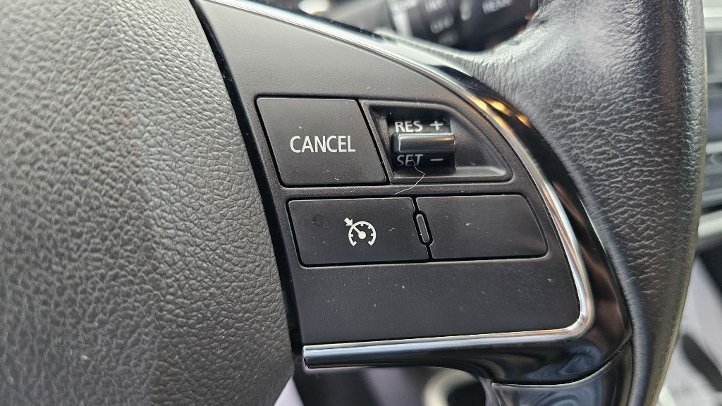 2017 Mitsubishi Outlander Image 17