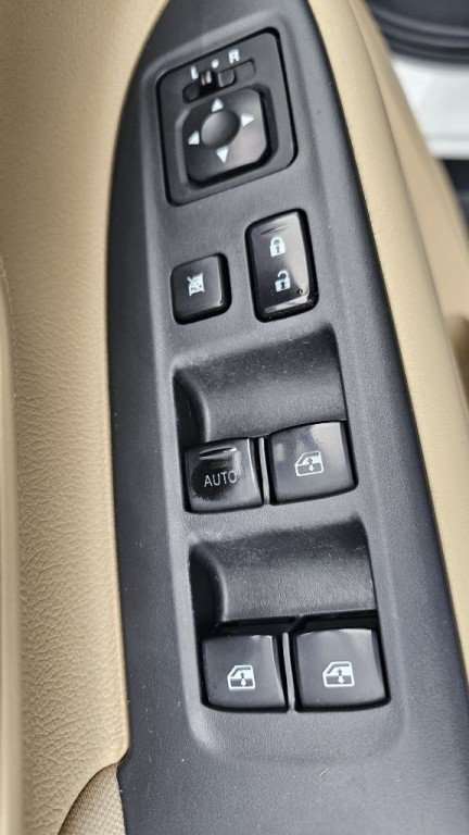 2017 Mitsubishi Outlander Image 28