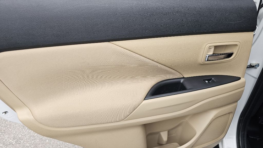 2017 Mitsubishi Outlander Image 32