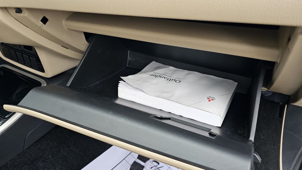 2017 Mitsubishi Outlander Image 34