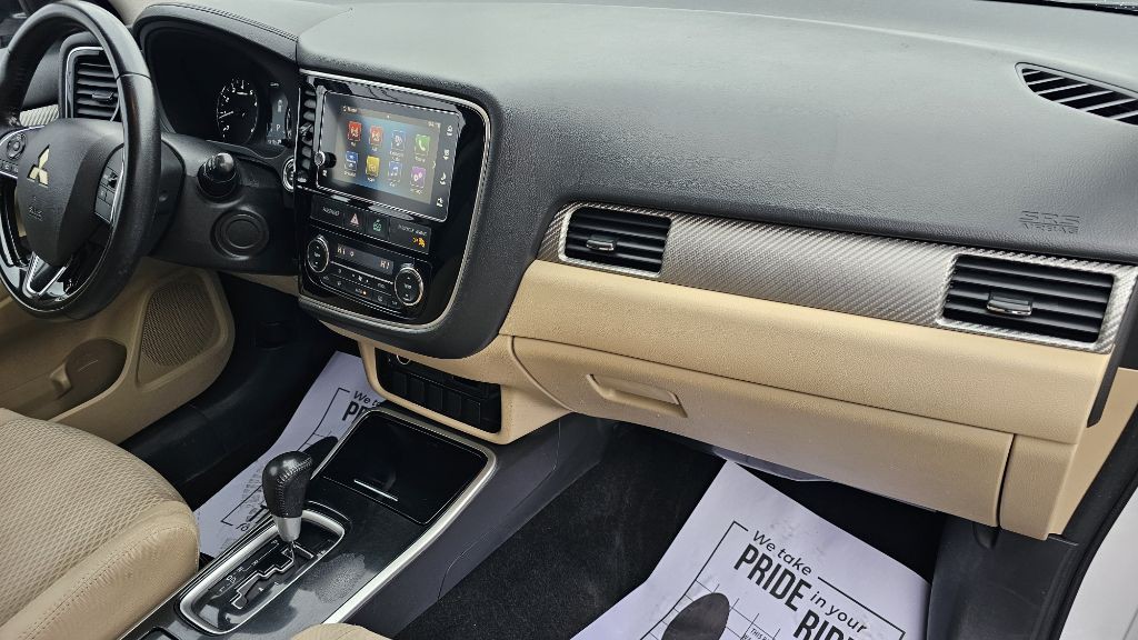 2017 Mitsubishi Outlander Image 36