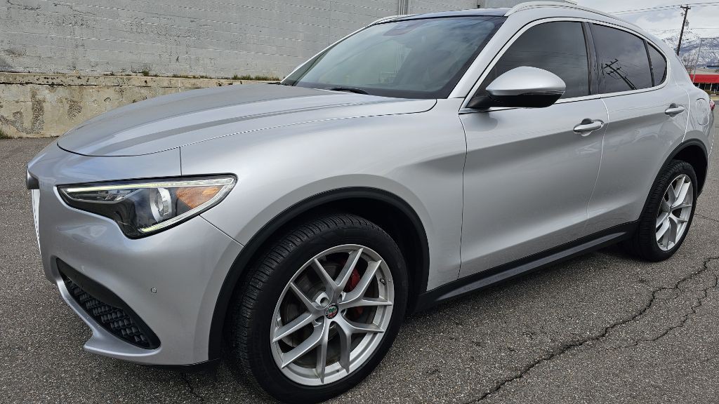 2019 Alfa Romeo Stelvio Image 1