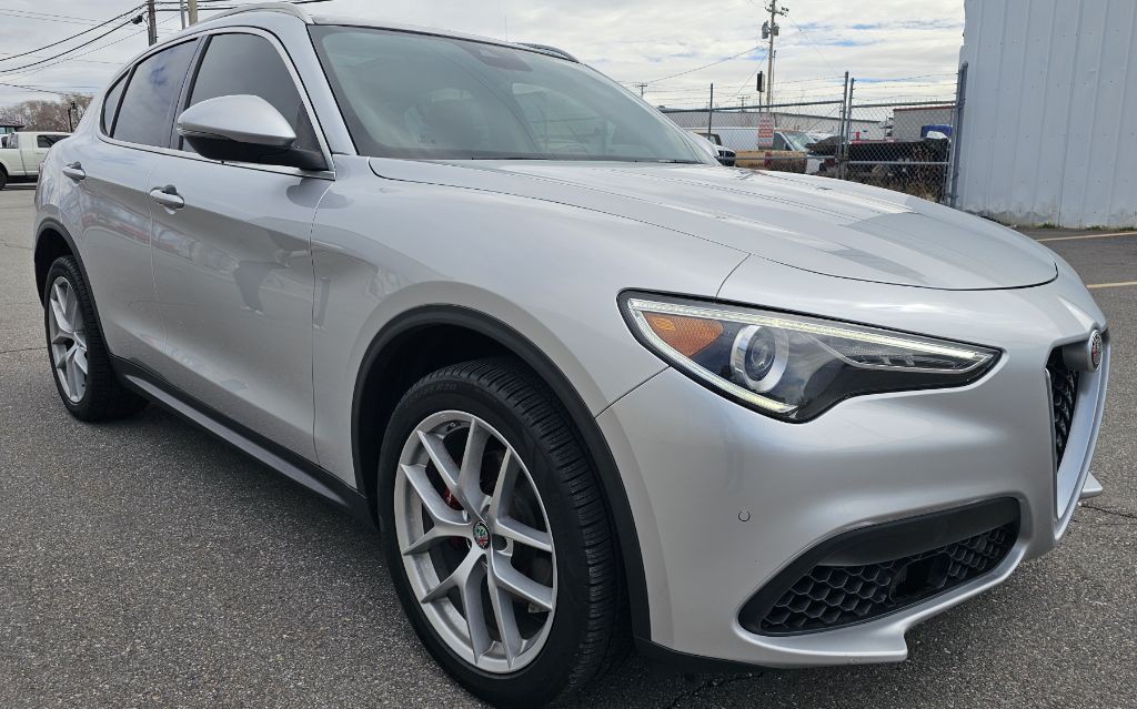 2019 Alfa Romeo Stelvio Image 3