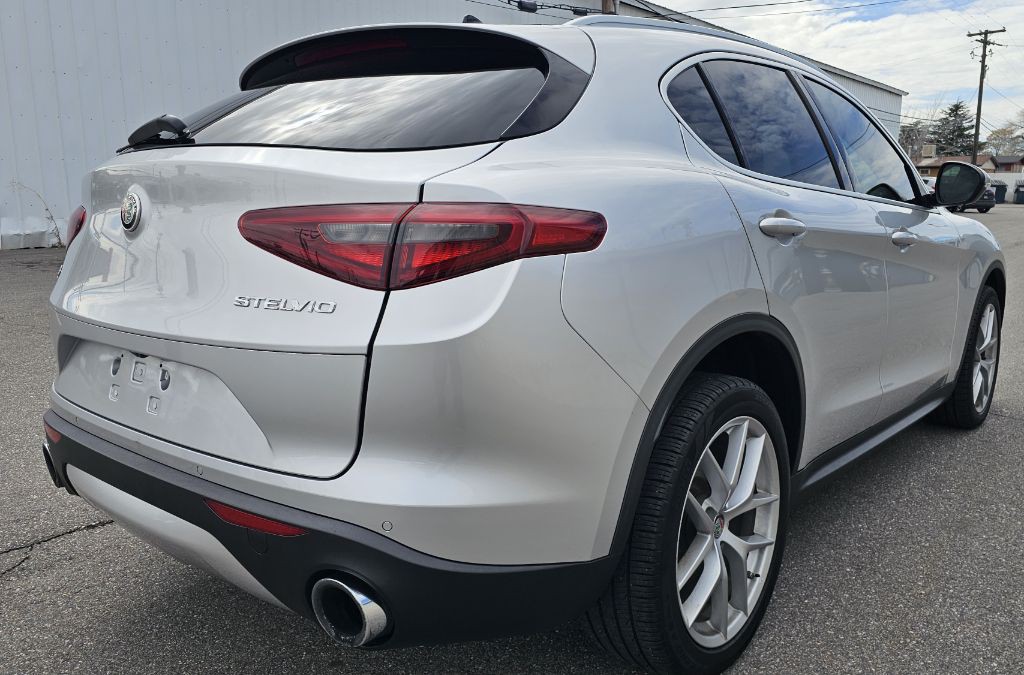 2019 Alfa Romeo Stelvio Image 5