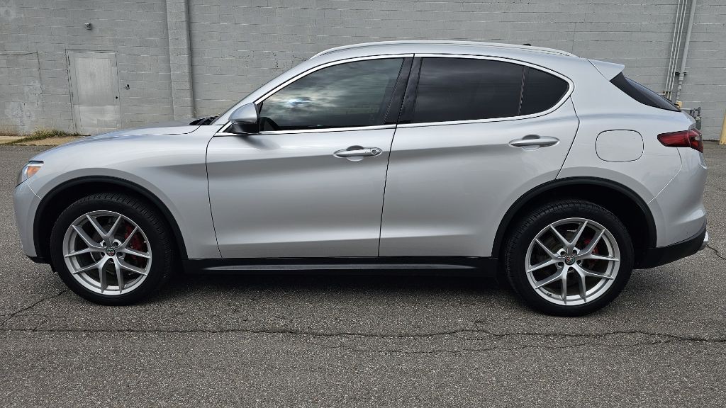 2019 Alfa Romeo Stelvio Image 8