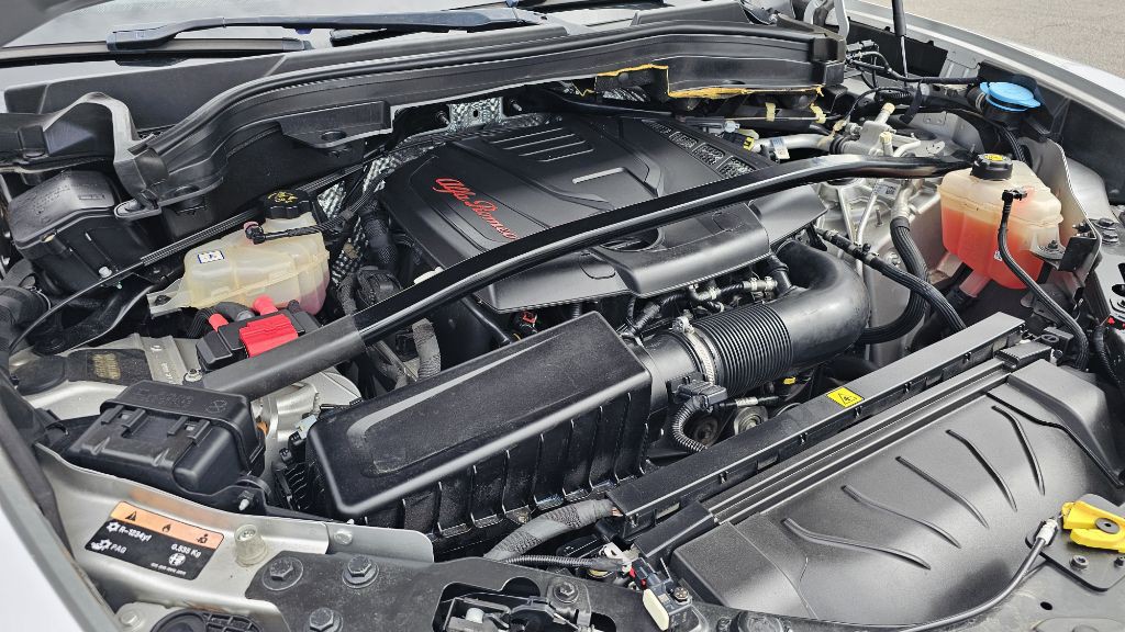 2019 Alfa Romeo Stelvio Image 10