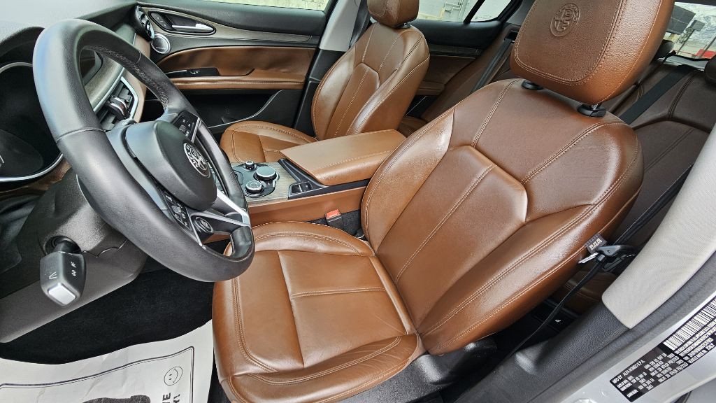 2019 Alfa Romeo Stelvio Image 16