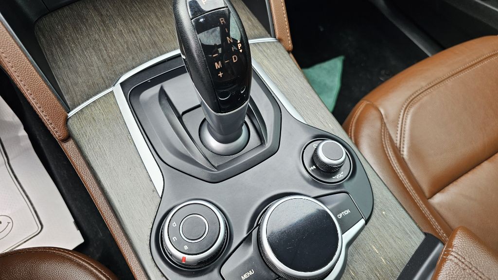 2019 Alfa Romeo Stelvio Image 23