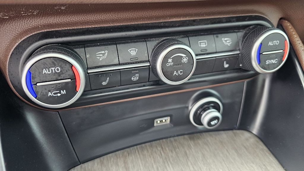 2019 Alfa Romeo Stelvio Image 25