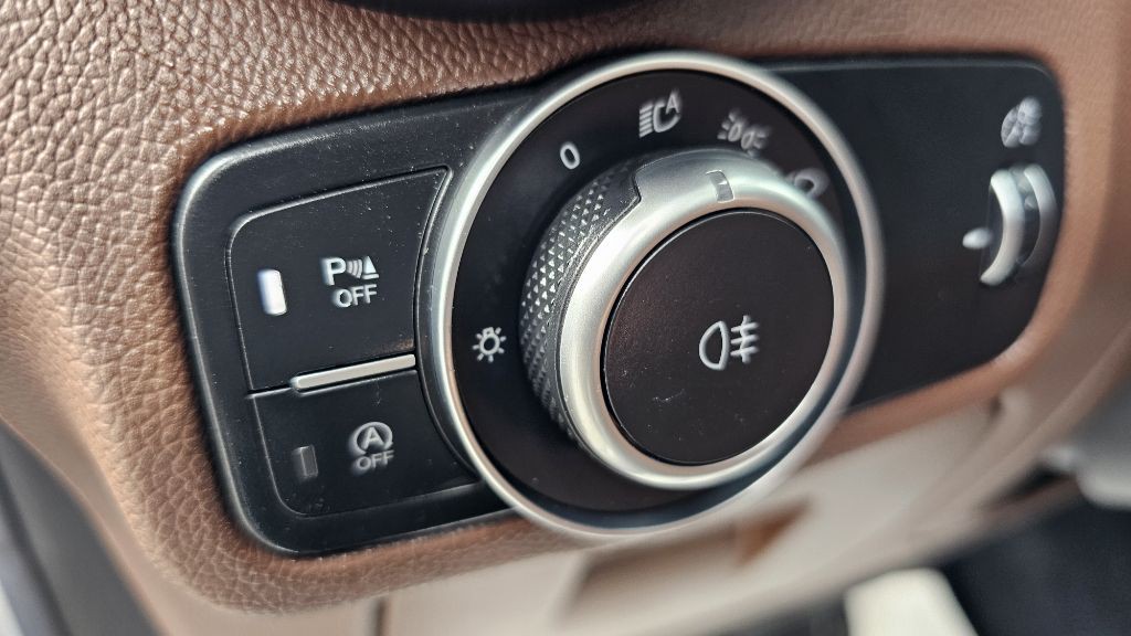 2019 Alfa Romeo Stelvio Image 28