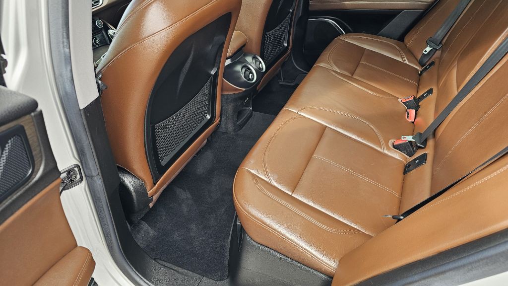 2019 Alfa Romeo Stelvio Image 29