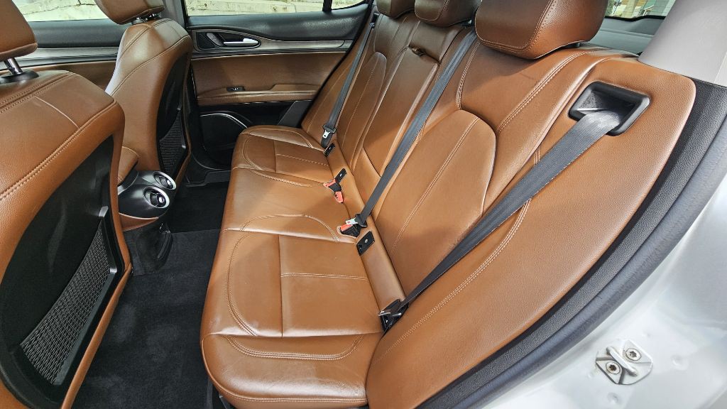 2019 Alfa Romeo Stelvio Image 30