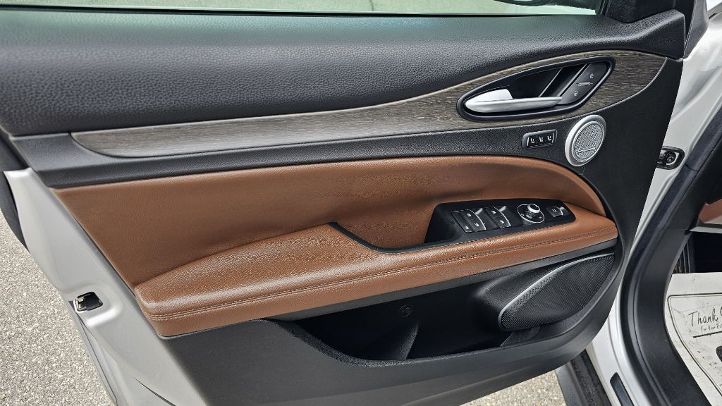2019 Alfa Romeo Stelvio Image 32