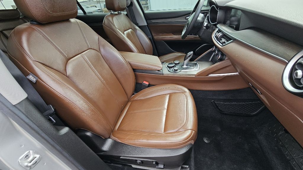 2019 Alfa Romeo Stelvio Image 36