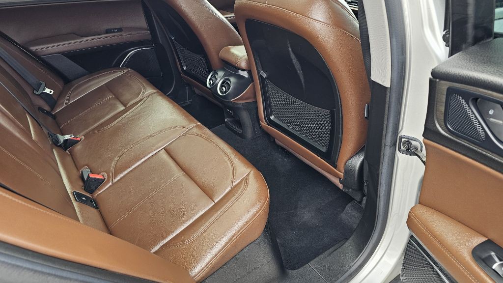 2019 Alfa Romeo Stelvio Image 37