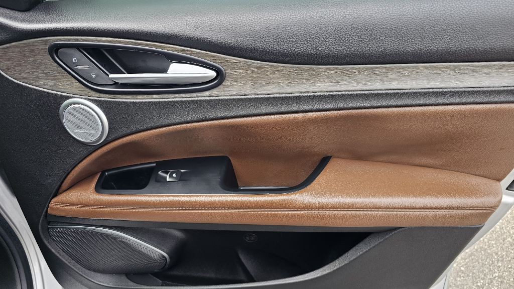 2019 Alfa Romeo Stelvio Image 38