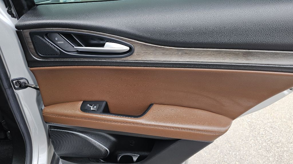 2019 Alfa Romeo Stelvio Image 40