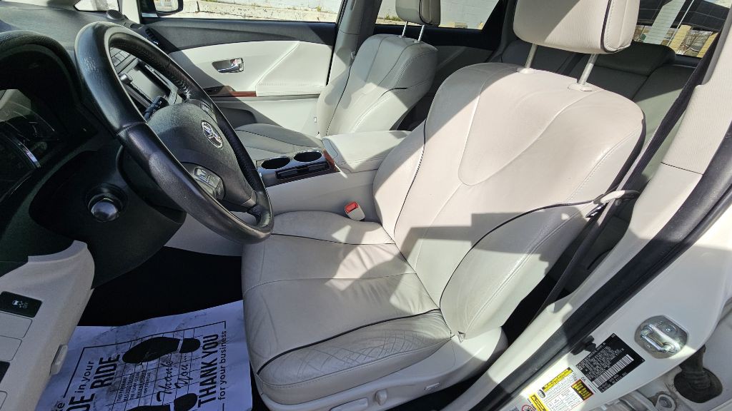 2009 Toyota Venza Image 16