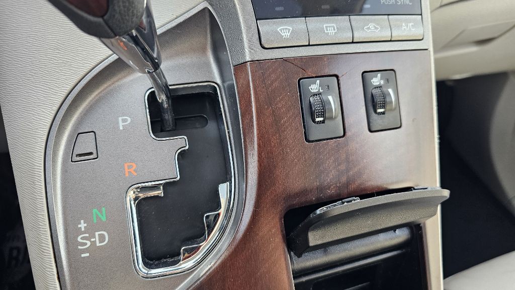 2009 Toyota Venza Image 27