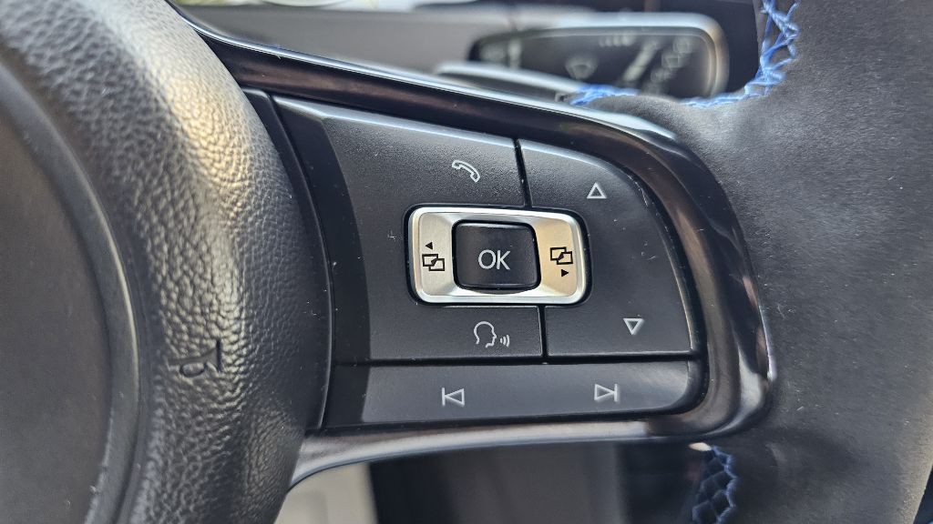 2015 Volkswagen Golf Image 16
