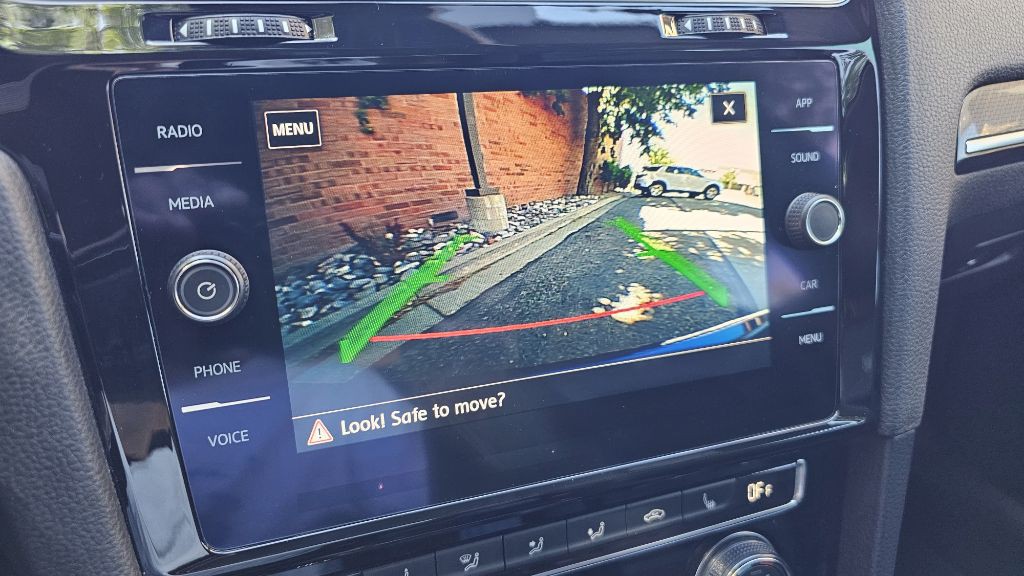 2015 Volkswagen Golf Image 21