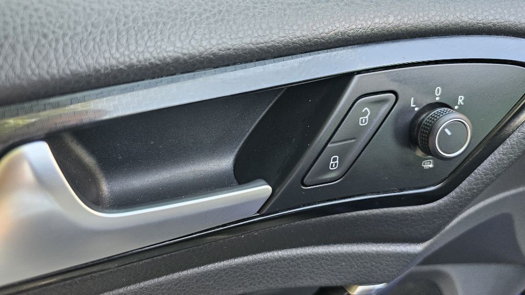 2015 Volkswagen Golf Image 28