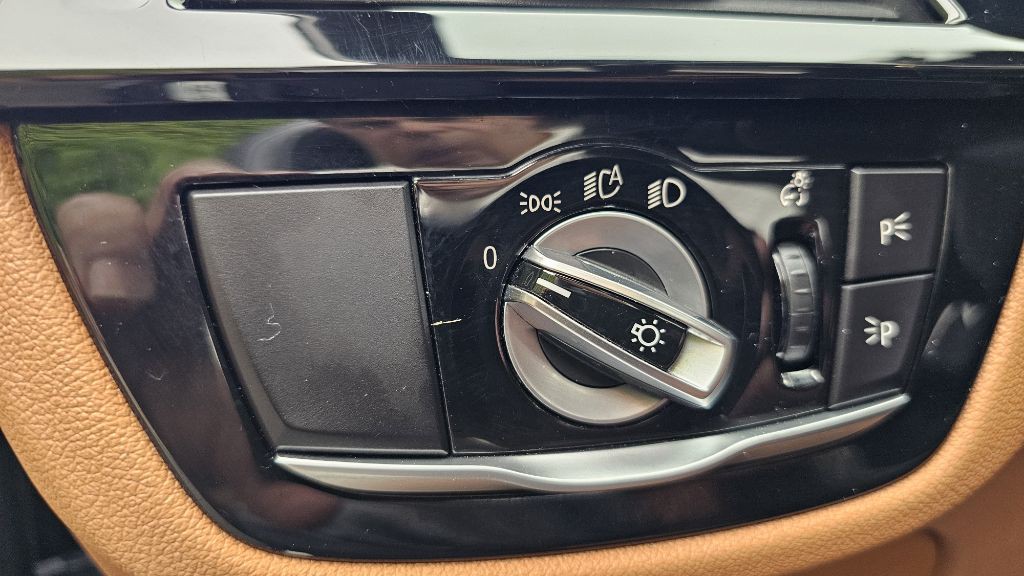 2019 BMW 5 Series Image 25