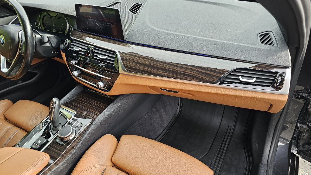 2019 BMW 5 Series Image 33