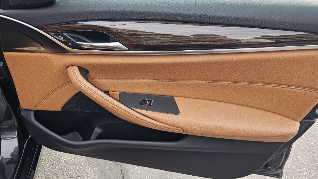 2019 BMW 5 Series Image 35