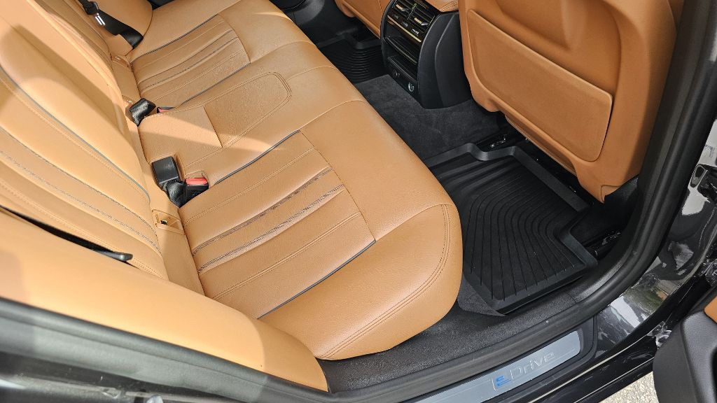 2019 BMW 5 Series Image 36