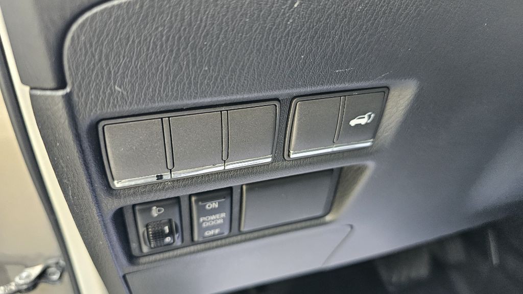 2013 INFINITI QX56 Image 16