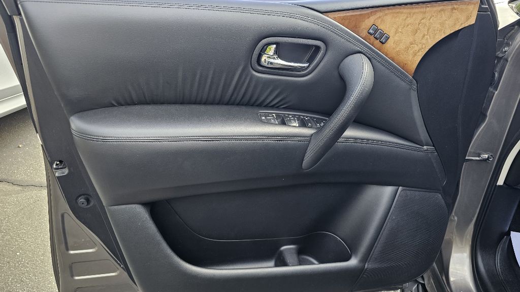 2013 INFINITI QX56 Image 31