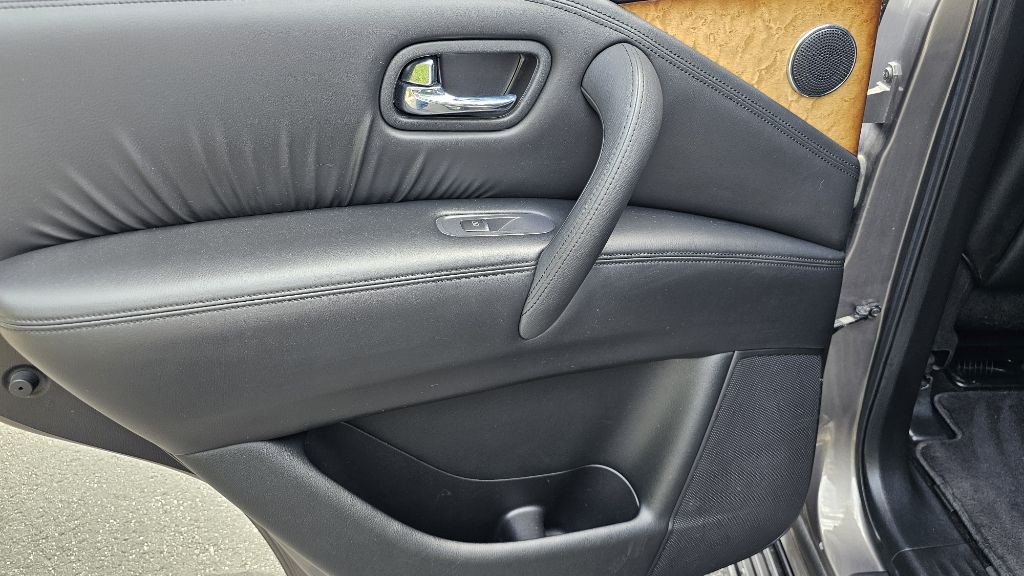 2013 INFINITI QX56 Image 36