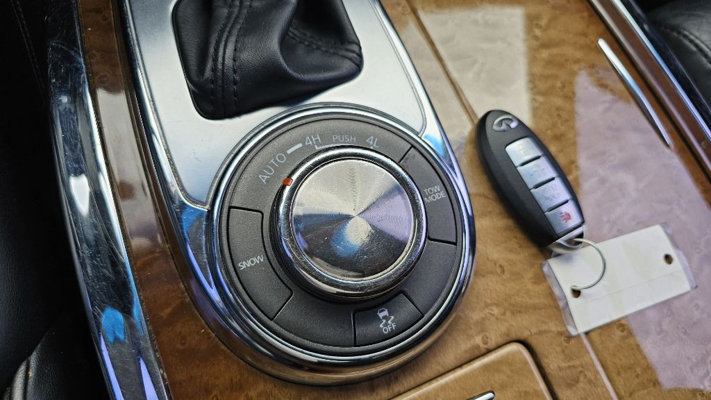 2013 INFINITI QX56 Image 24