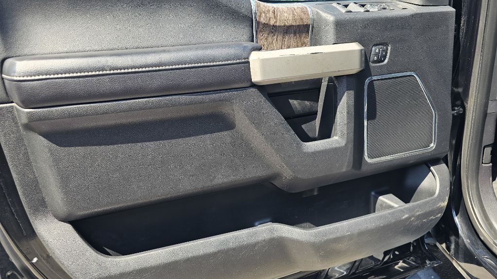 2017 Ford F-350 Image 32